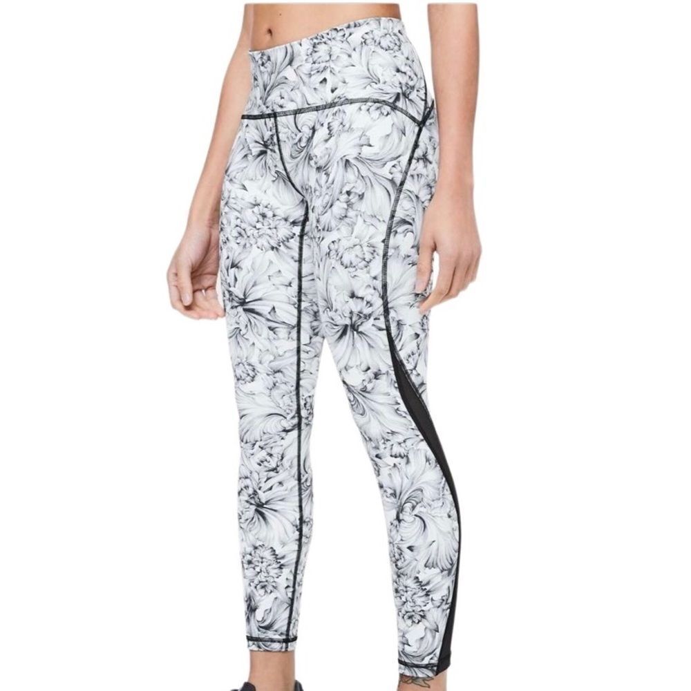Lululemon Train Times 7/8 Pant 25" Light Garden White Black / Black